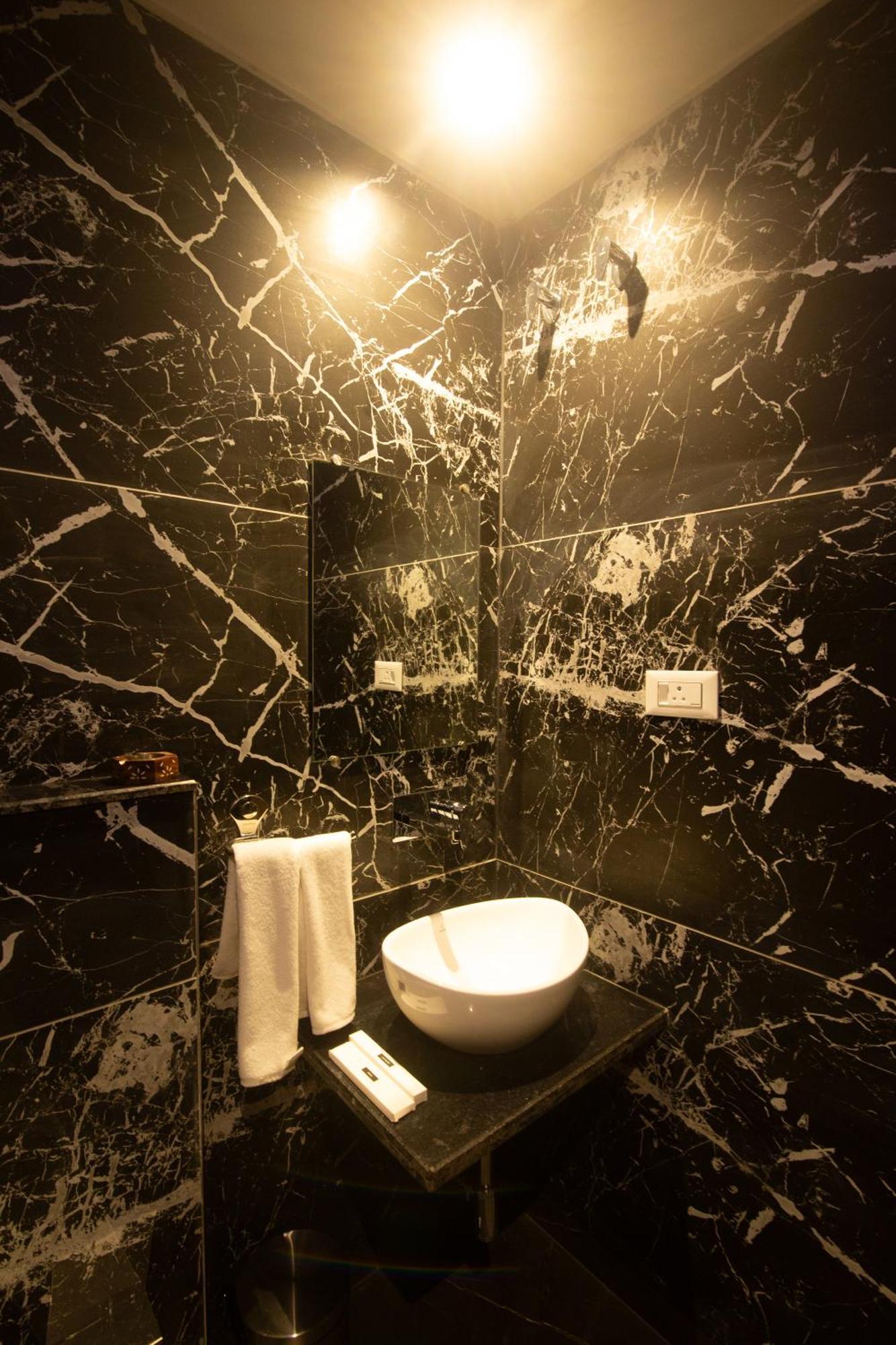 Hotel Palace View Murshidabad Bagian luar foto